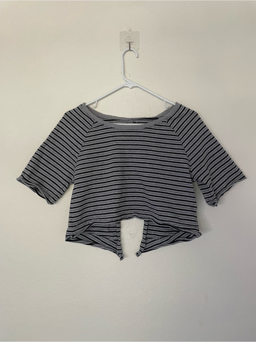 Cropped open back striped tee